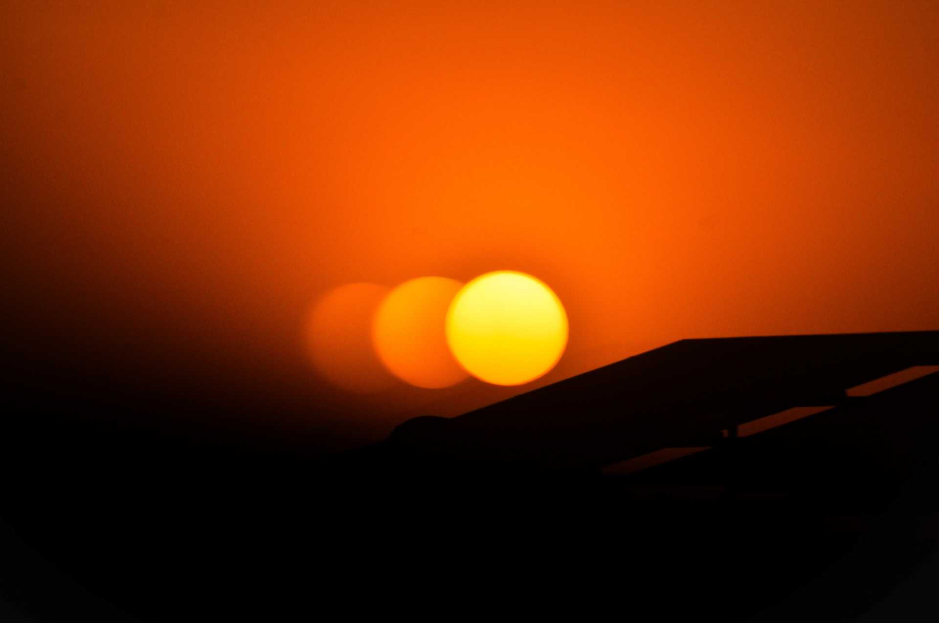 3 Suns Representing 3 Dots
